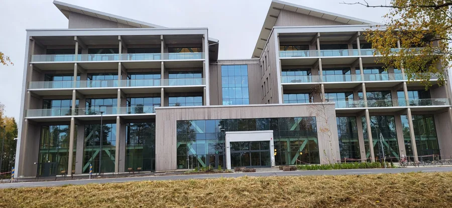 Mass Timber Office – Stick-Built Curtain Wall & Timber Cladding Façade System